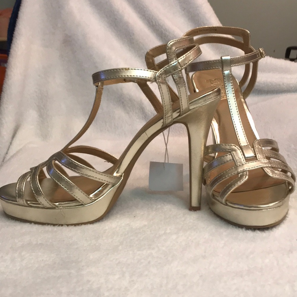 Brash NWT gold high heels
